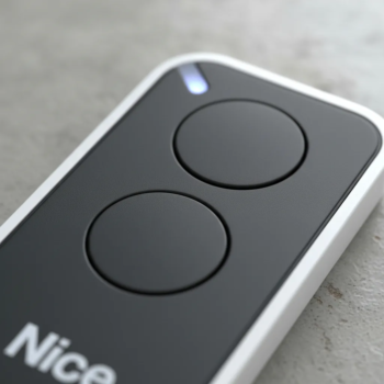 Transmisor Rolling Code marca Nice.